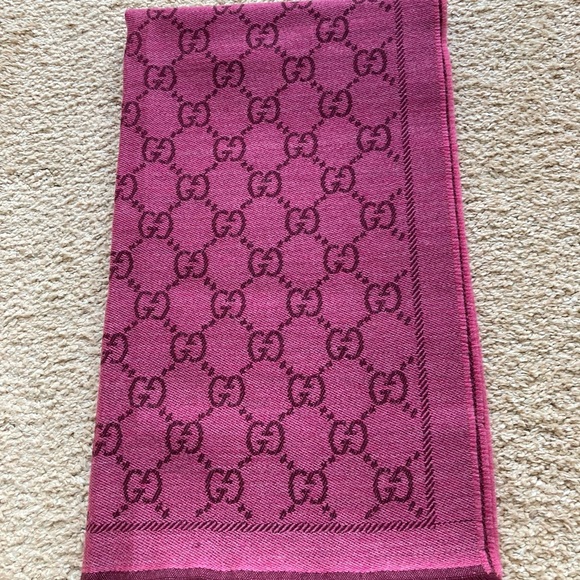 Authentic Gucci Wool Scarf - Picture 10 of 15